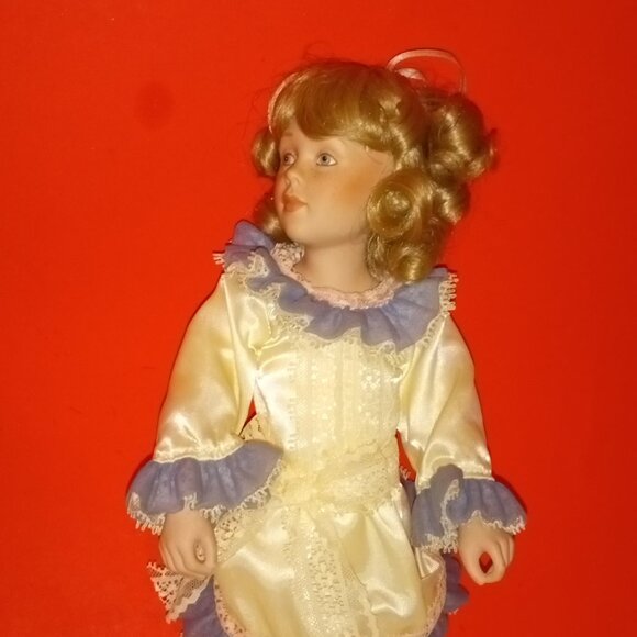 DANBURY MINT PORCELAIN MOTHER & DAUGHTER DOLLS CALLED " A MOTHER' LOVING TOUCH" - Picture 12 of 16